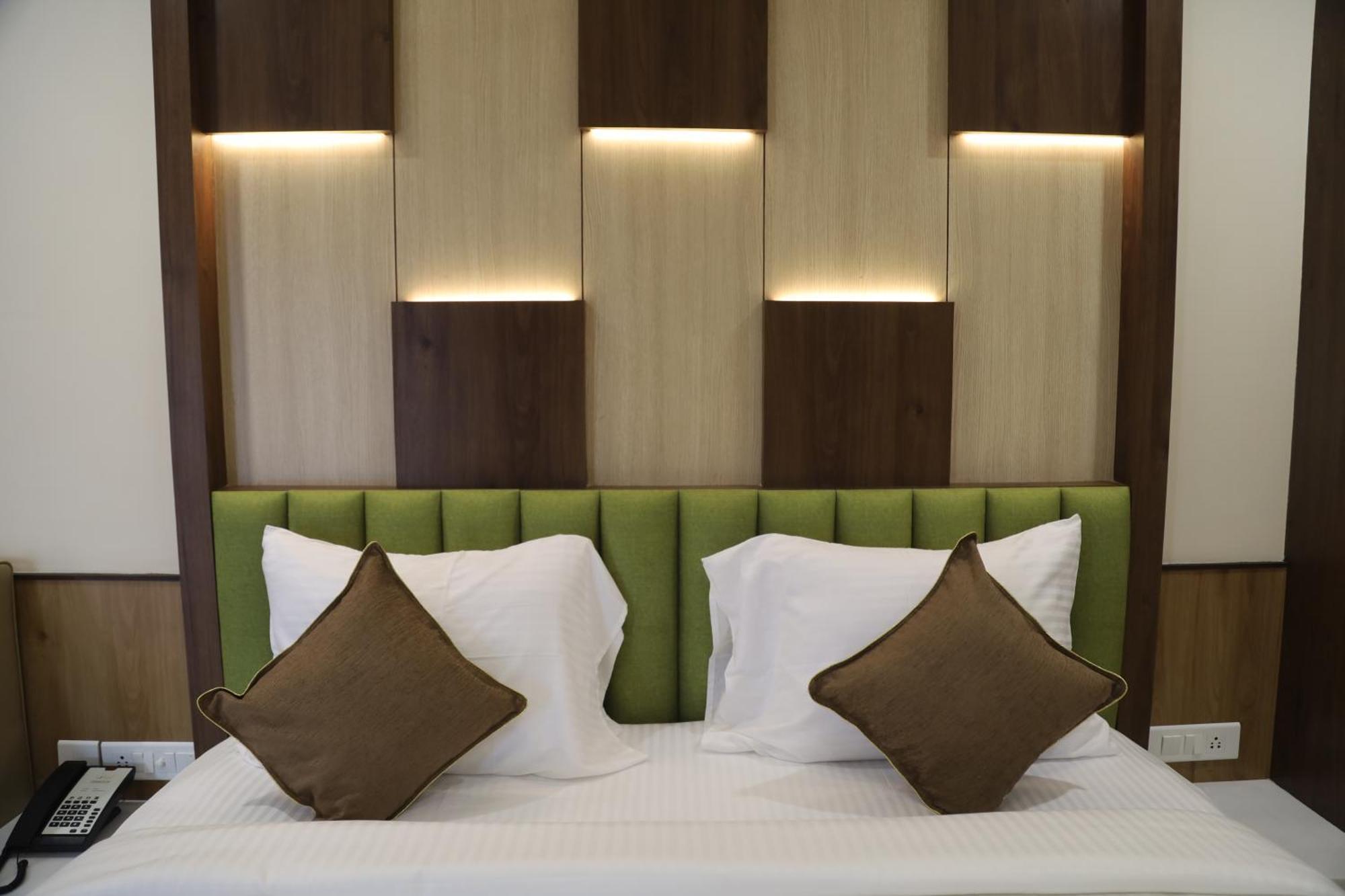 Kings Bury Inn กุมพาโกนัม ภายนอก รูปภาพ